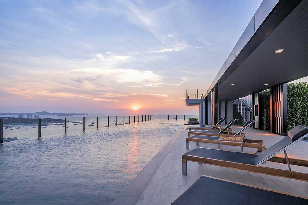 The Base Central Pattaya By Pattaya Holiday Exterior photo